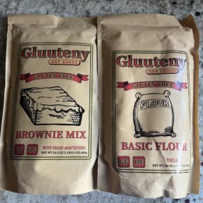 Gluten-free brownie mix and basic flour mix by Gluuteny