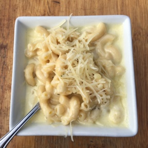 Gluten free mac and cheese with sprinkled parmesan from Venice Ale House