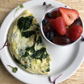 Gluten-free omelette with fruit from Fratelli Cafe