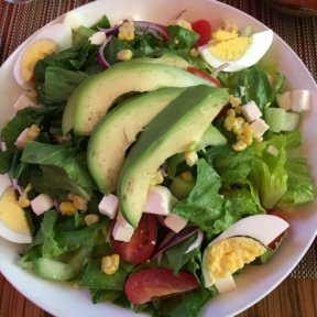 Gluten-free salad with avocado from Campeon