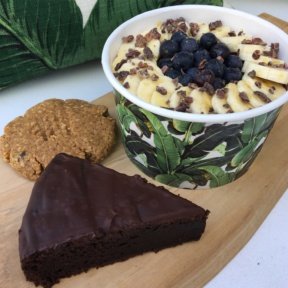 Gluten-free acai bowl with baked goods from Rawberri