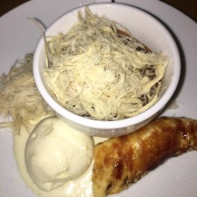 Gluten-free ice cream and caramelized banana from Timna
