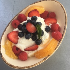 Gluten-free mascarpone with fruit