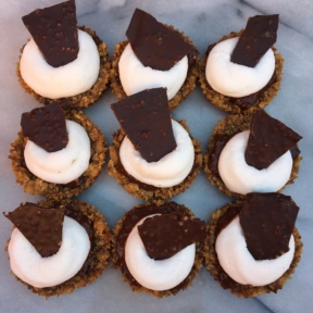 Gluten-free S'mores Cups with graham crackers