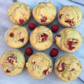 Gluten-free Raspberry Muffins with macadamia milk
