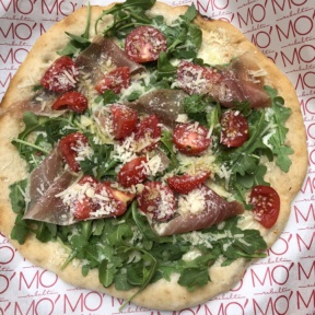 Gluten-free prosciutto pizza from Ribalta Mo