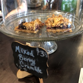Gluten-free berry crumble from Harlow