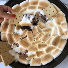 Delicious gluten-free S'mores Skillet Dip