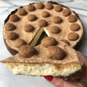 Snickerdoodle Cheesecake with Enjoy Life Foods cookies