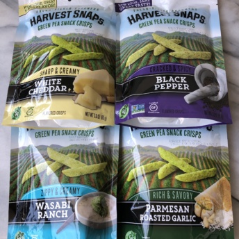 Green pea snacks crisps by Harvest Snaps