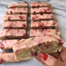 Delicious gluten-free Strawberry Cake Bars