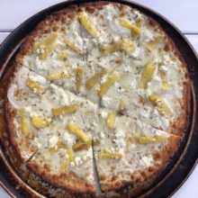 Gluten-free cauliflower crust pizza from Hanalei Bay Pizzeria