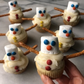 Gluten-free Snowman Cupcakes with mini M&M's