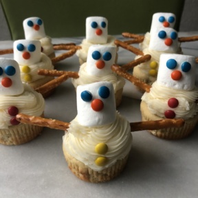 Delicious gluten-free Snowman Cupcakes