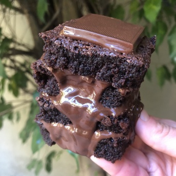 Gluten-free brownies stuffed with chocolate
