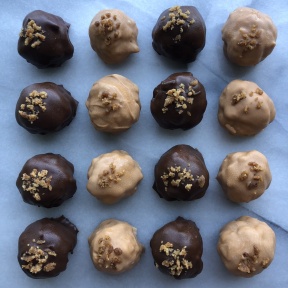 Gluten-free Cookie Truffles using ALDI cookies
