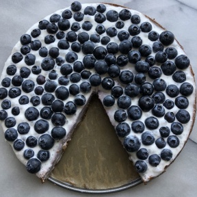 Gluten-free Blueberry Cheesecake with fresh blueberries