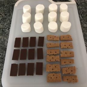 Toppings for gluten-free S'mores cupcakes