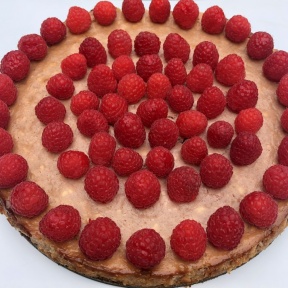 Gluten-free Raspberry Cheesecake with graham cracker