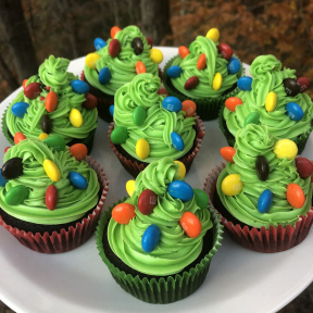 Gluten-free Christmas Tree Cupcakes with green frosting