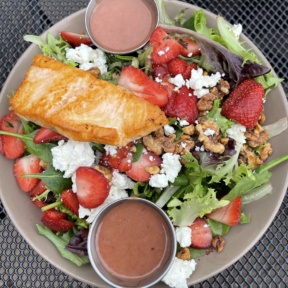 Gluten-free strawberry salad from Picazzos