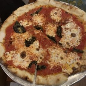 Gluten-free Margherita pizza from Quartiere