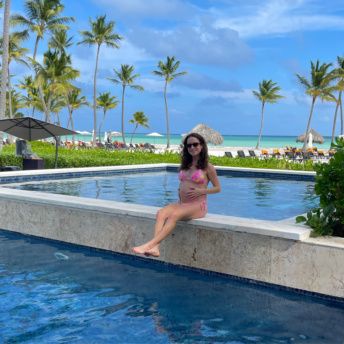 Jackie on babymoon in Punta Cana at 32 weeks