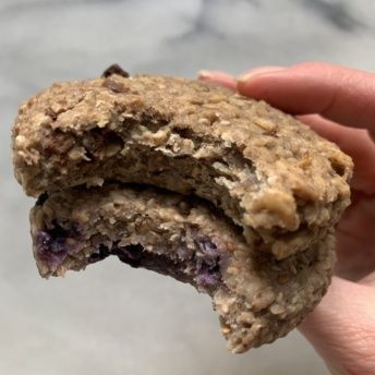 Delicious gluten-free oatmeal cups by Stylish Spoon