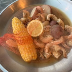 Gluten-free shrimp seafood boil from Paddlefish