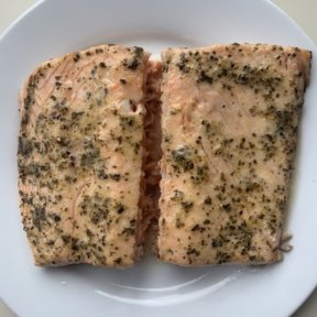 Oven-baked salmon with lemon and herbs