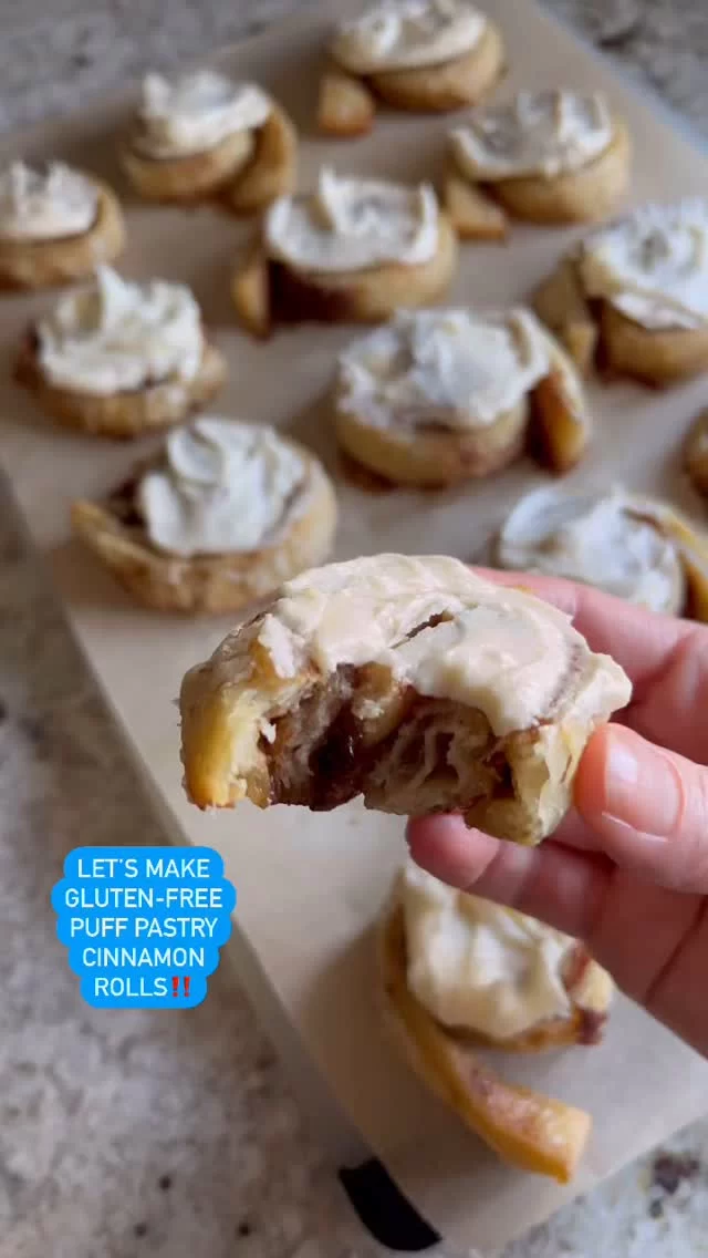 Come make puff pastry cinnamon rolls with Chloe & me‼️ @glutenfree_easy makes it SO easy with their #GlutenFree ready-made dough👏🏼 We used their puff pastry sheet and a few other ingredients - simple & delicious😍 I love baking with my girl👯‍♀️ Cinnamon rolls are typically hard to make but now they don’t need to be🙌🏼 Add cream cheese frosting to make it somehow even better☺️ We DEVOURED this‼️ Link in bio for recipe & at https://www.glutenfreefollowme.com/recipe/puff-pastry-cinnamon-rolls/ 🌀 You can now purchase GF Easy products directly on their new website gf-easy.com, linked in their bio🤗 #glutenfreefollowme #glutenfreeeasypartner